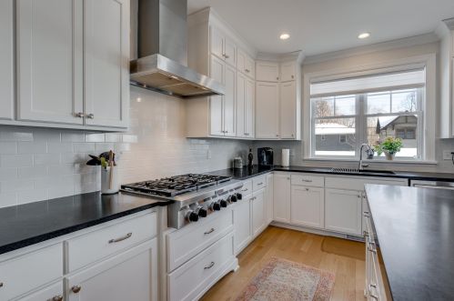 3917 Ewing Ave, Minneapolis MN 55410-1053 exterior