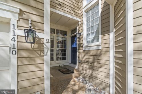 11410 Hollow Timber Ct, Herndon VA  20194-1980 exterior