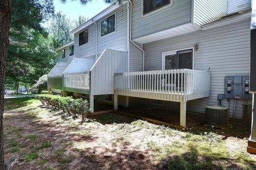 446 Cypress Rd, Hartford CT  06111-5620 exterior