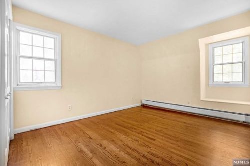 824 Norgate Dr, Ridgewood NJ 07450-2118 exterior