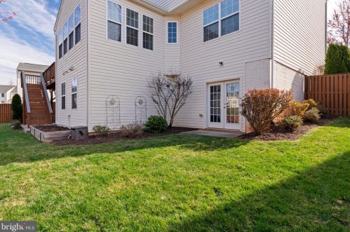 15340 Wits End Dr, Woodbridge VA  22193-5889 exterior