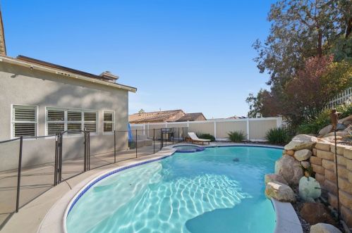 32924 Charmes Ct, Temecula CA  92592-9603 exterior