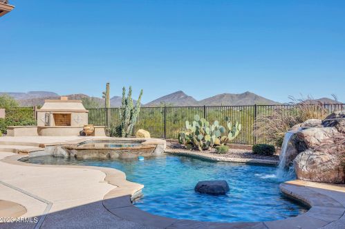 40627 Club Pointe Dr, Phoenix, AZ 85086-3904