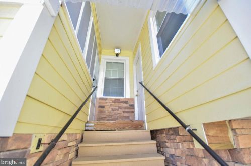615 Church St, Charles Town WV  25414-1401 exterior