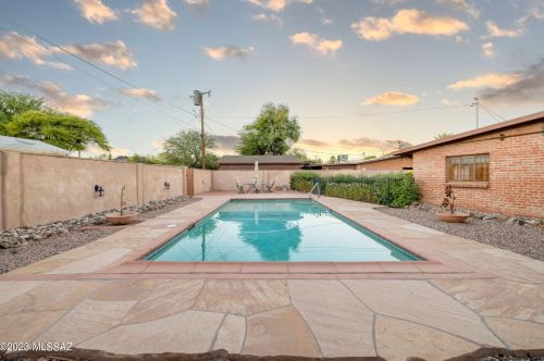 2240 Monte Vista Dr, Tucson, AZ 85719-2806