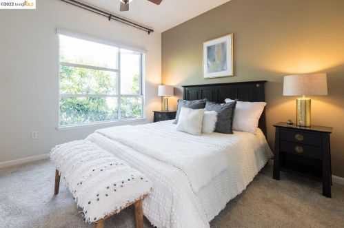 115 Glashaus Loop, Oakland CA 94608-1298 exterior