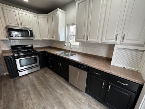 923 Division St, Green Bay, WI 54303-2901