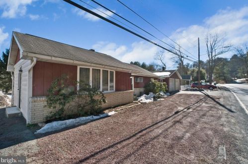 643 Fireline Rd, Palmerton, PA 18071-5503
