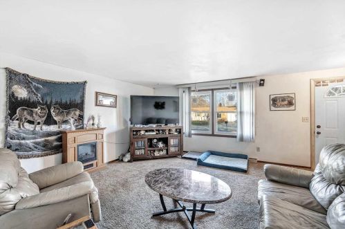 341 Manchester Dr, Green Bay, WI 54303-3311