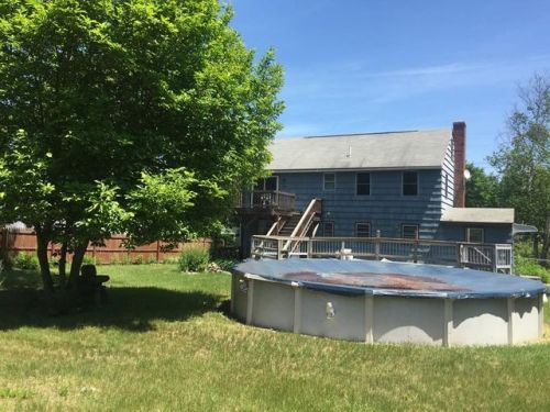 17 Elm St, Monson, MA 01057-1209