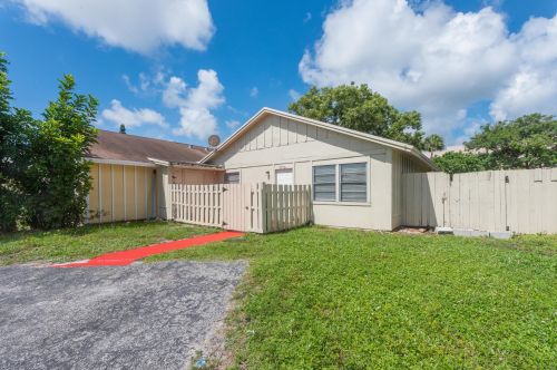 8715 Satalite Ter, West Palm Beach, FL 33403-1680