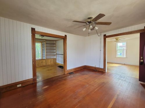 404 Stoughton Rd, Edgerton, WI 53534-1135