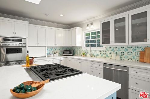 3531 Coldwater Canyon Ave, North Hollywood CA  91604-4060 exterior