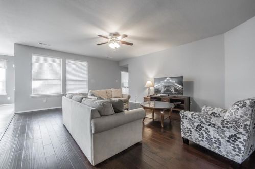 1101 Roadrunner Dr, Oak Point TX  75068-8543 exterior