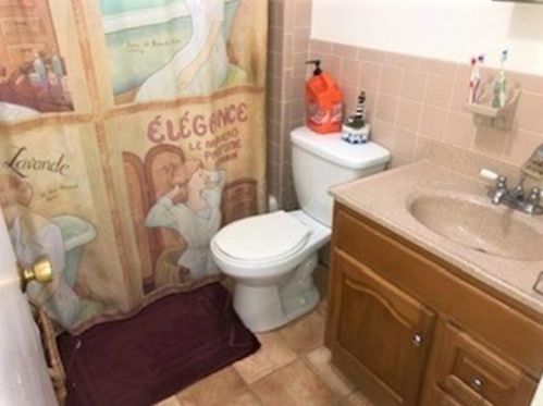 6 Winter Ave, Taunton MA 02780-1941 exterior