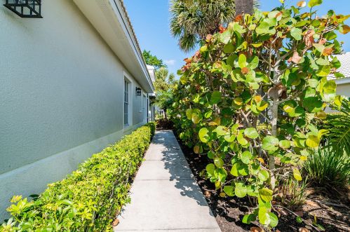 4521 Cardinal Cove Ln, Naples, FL 34114-9487