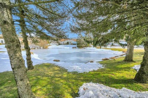 122 Fairfield Dr, Holbrook, NY 11741-2855
