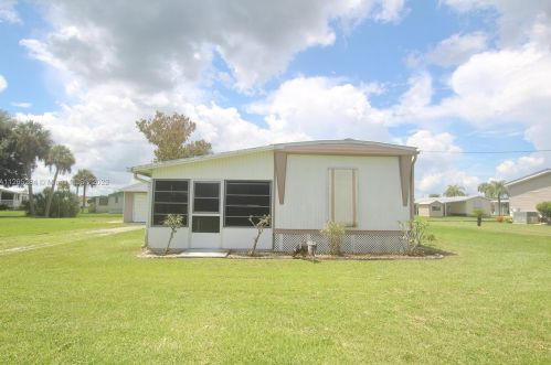 1148 Bay Dr, Moore Haven, FL 33471-4985