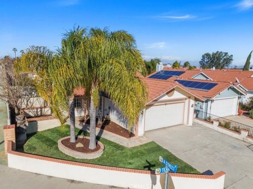 2002 Teak St, Perris CA  92570-2502 exterior