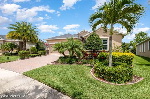6371 Ingalls St, Melbourne, FL 32940-8661