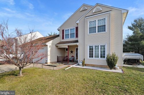 61 Charles Dr, New Castle, DE 19720-4679