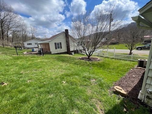 1119 Wills Ave, New Kensington PA  15068-3830 exterior