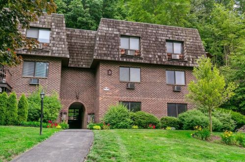 3 Briarcliff Dr, Crotonville, NY 10562-2326