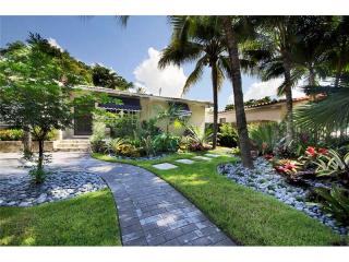 2375 Overbrook St, Miami, FL 33133-3184