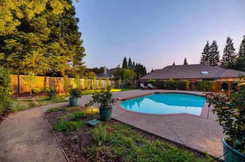 255 American River Canyon Dr, Folsom CA  95630-7142 exterior
