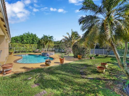 425 198 Ter, Hollywood FL exterior