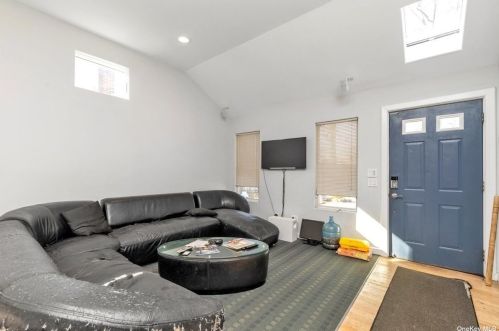 2346 New York Ave, Huntington Station, NY 11746-4255