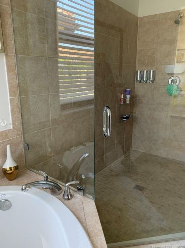 9764 34th Ct, Hialeah FL  33018-1880 exterior