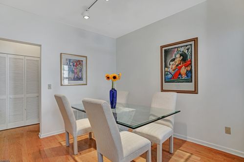 20 Four Oaks Rd, Bedminster NJ  07921-2048 exterior