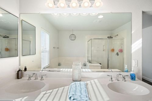 7018 Westminster Ct, Vacaville CA  95687-8254 exterior