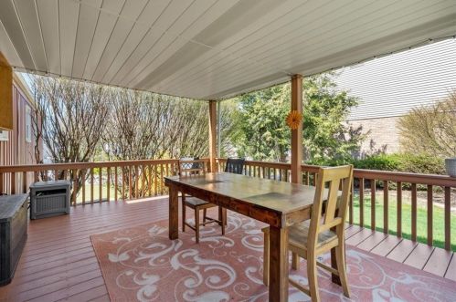 12 Heritage Ln, Trafford PA  15085-1323 exterior