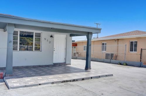 912 32nd St, Hialeah FL  33012-5040 exterior