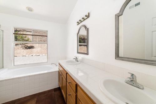 3442 Ashwood Ct, Oceanside CA  92058-7001 exterior