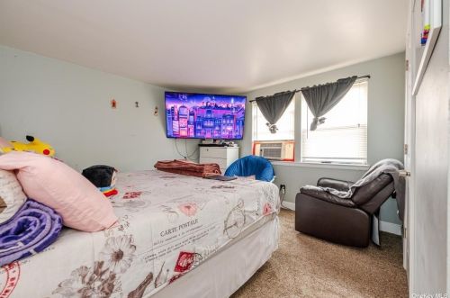 60 Locust St, Central Islip NY  11722-3126 exterior