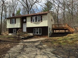 71 Hunt Rd, Columbia CT  06237-1506 exterior