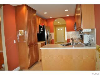 5005 John Hancock Ct, Newburgh NY  12553-5017 exterior