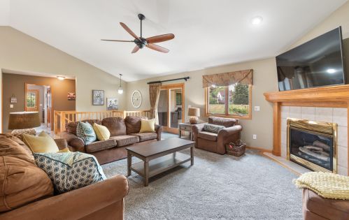 4334 Pebble Stone Pl, West Bend, WI 53095-7828