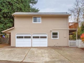 6145 Cross Creek Dr, Beaverton, OR 97078-4206