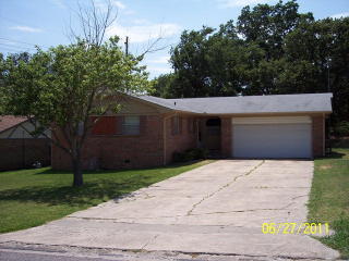 111 Crownpoint Dr, Ada, OK 74820-7040