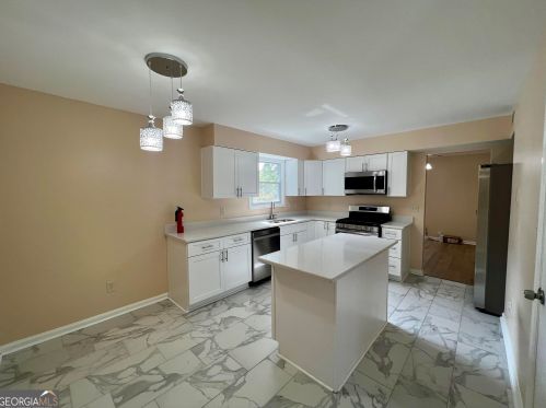 1011 Chapman Cir, Stone Mountain GA  30088-2549 exterior
