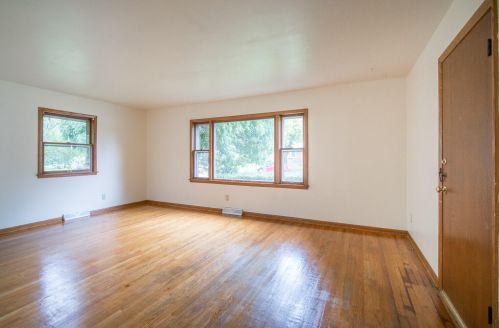 2014 Cardinal Dr, Waukesha, WI 53186-2694