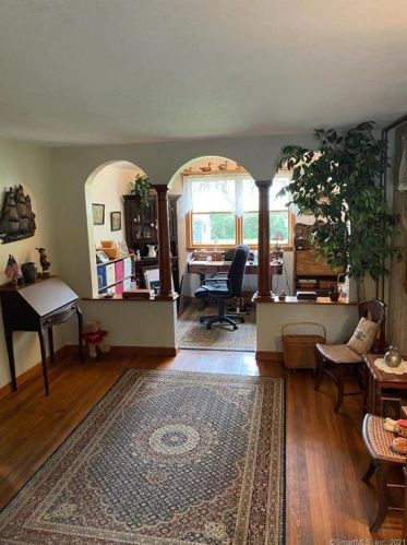 50 Swanty Johnson Rd, Uncasville, CT 06382-2040