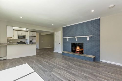 3 Marlin Dr, Waterford CT  06385-2605 exterior