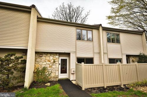 26 Twin Brooks Dr, Willow Grove, PA 19090-3903