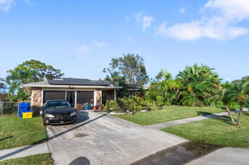 2604 Doral Way, West Palm Beach, FL 33407-1323