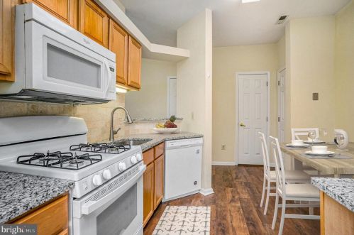 107 Dresher Wood Dr, Dresher PA 19025-1526 exterior